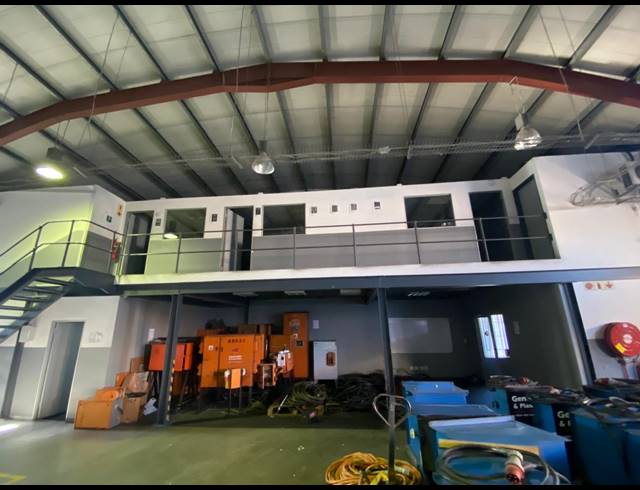 1,111M² WAREHOUSE TO LET IN PAARDEN EILAND